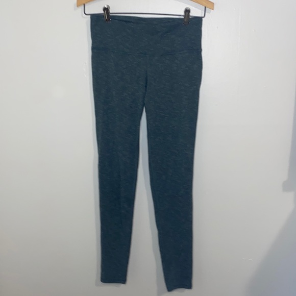 🦋Comfy cute green Champion leggings! - Picture 2 of 8